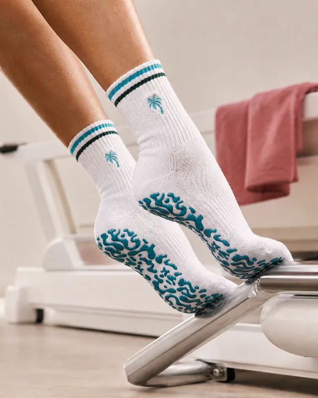 Reformer ayak barında Palmiye Nakışlı Pilates Çorabı